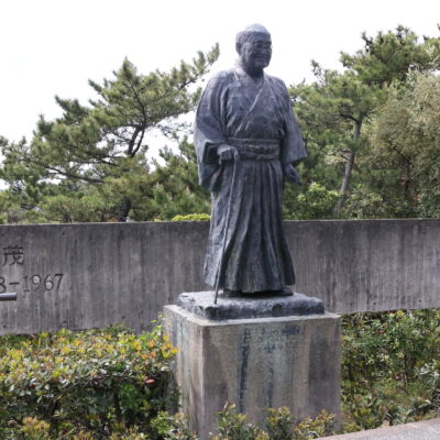 吉田茂銅像２